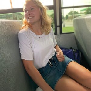 Meet your Posher, Leanna